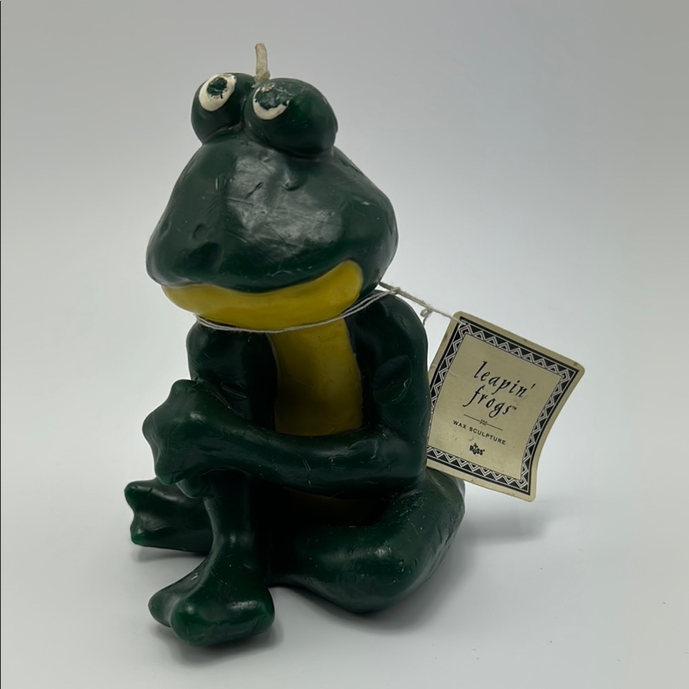 Russ Berrie Leaping Frong Green YellowWax Sculpture Candle Decorative #14078